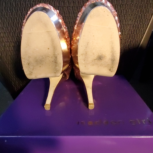 Madden Girl Pink Rose Sequins Pump/Heel - Picture 3 of 4